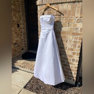 Worn ONCE: Wedding gown, prom dress, homecoming queen dress, beauty pageant gown